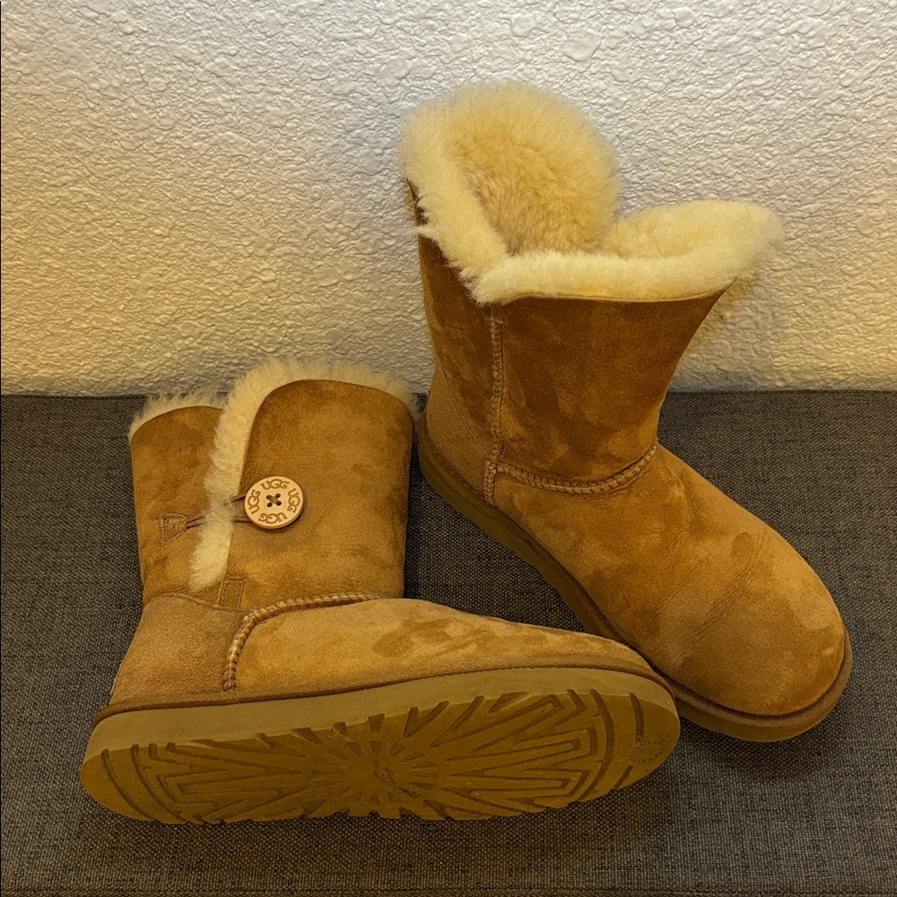 GUC UGG Australia Chestnut Bailey Button Boots SZ 7